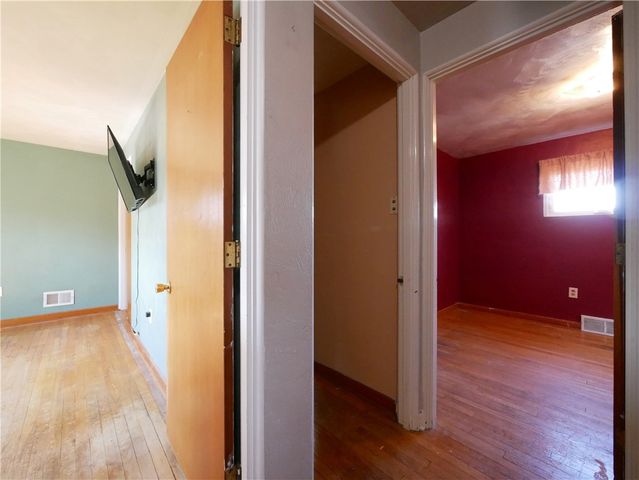 2046 Pioneer Ave, Brookline, PA 15226