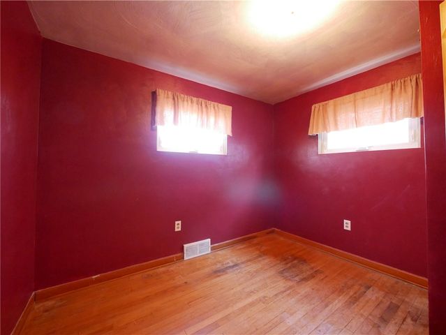 2046 Pioneer Ave, Brookline, PA 15226