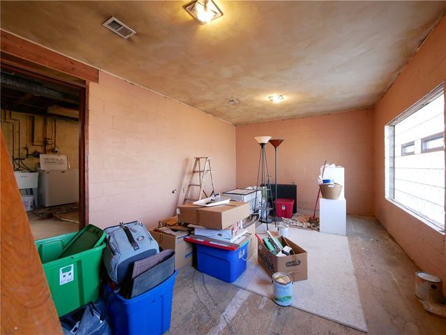 2046 Pioneer Ave, Brookline, PA 15226