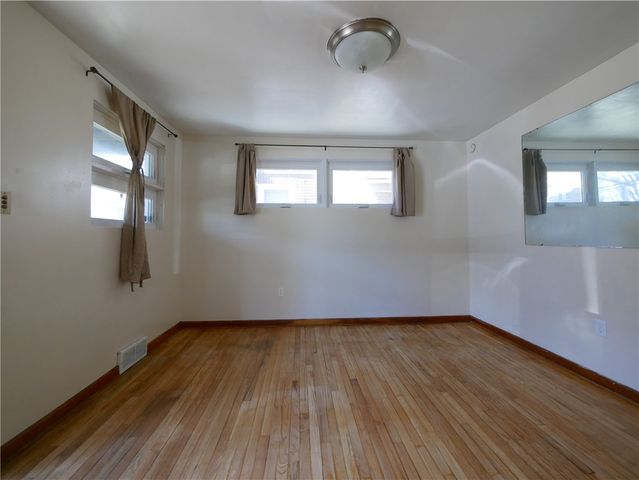 2046 Pioneer Ave, Brookline, PA 15226