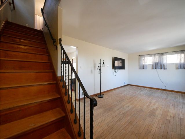 2046 Pioneer Ave, Brookline, PA 15226