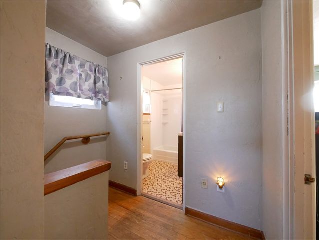 2046 Pioneer Ave, Brookline, PA 15226