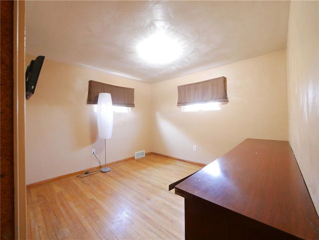 2046 Pioneer Ave, Brookline, PA 15226