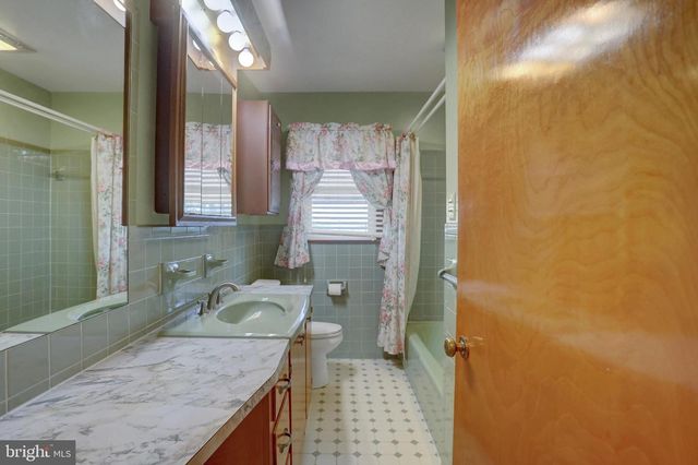 2239 BEVERLY DR, Hagerstown, MD 21740
