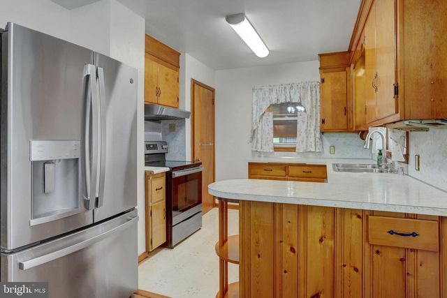 2239 BEVERLY DR, Hagerstown, MD 21740