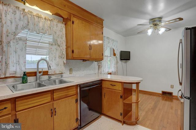 2239 BEVERLY DR, Hagerstown, MD 21740