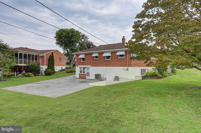 2239 BEVERLY DR, Hagerstown, MD 21740