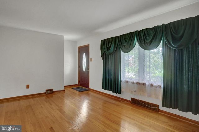 2239 BEVERLY DR, Hagerstown, MD 21740
