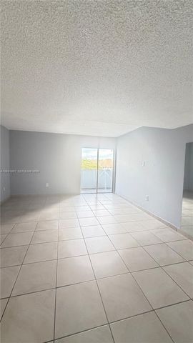 9375 Fontainebleau Blvd L304, Miami, FL 33172