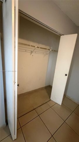 9375 Fontainebleau Blvd L304, Miami, FL 33172