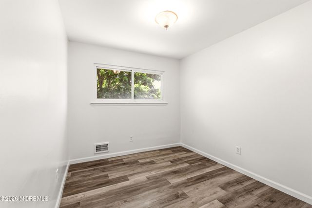 9 Annapolis Road, Toms River, NJ 08757