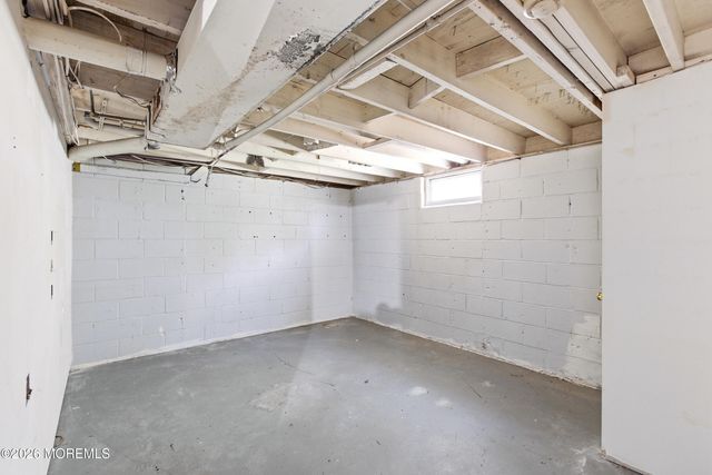 9 Annapolis Road, Toms River, NJ 08757