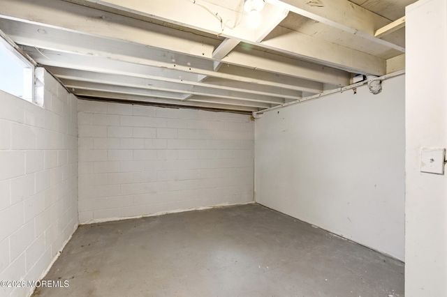 9 Annapolis Road, Toms River, NJ 08757