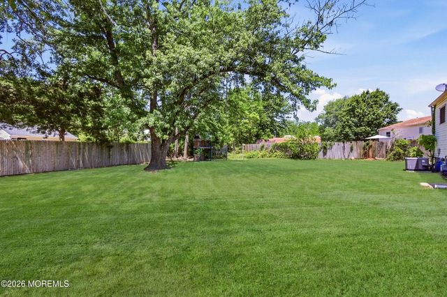 9 Annapolis Road, Toms River, NJ 08757