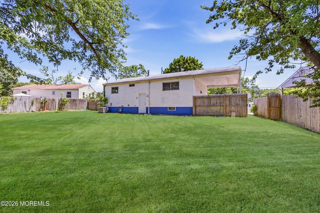 9 Annapolis Road, Toms River, NJ 08757