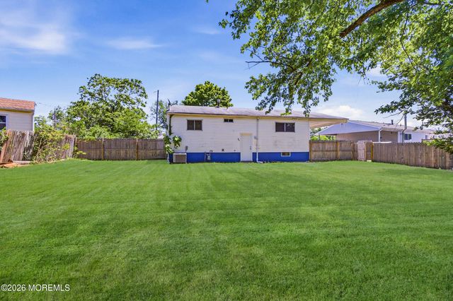 9 Annapolis Road, Toms River, NJ 08757