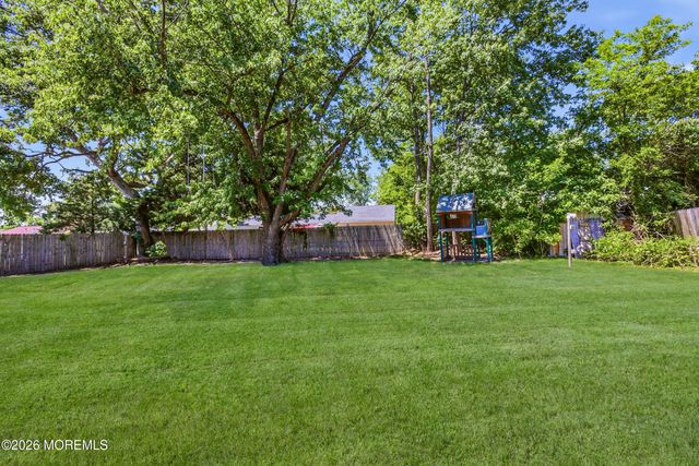9 Annapolis Road, Toms River, NJ 08757