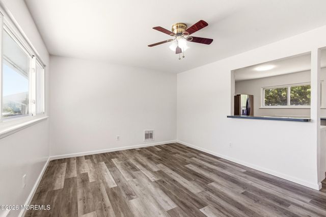 9 Annapolis Road, Toms River, NJ 08757
