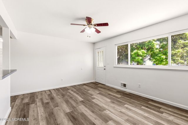 9 Annapolis Road, Toms River, NJ 08757