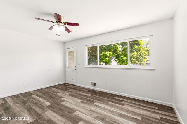 9 Annapolis Road, Toms River, NJ 08757