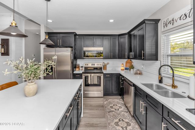 1978 10th Avenue, Deland, FL 32724