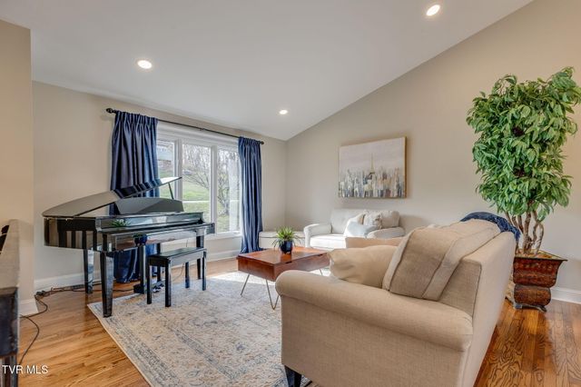 3706 Kimrod Drive, Johnson City, TN 37601