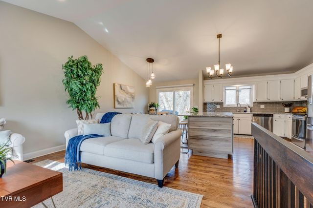 3706 Kimrod Drive, Johnson City, TN 37601