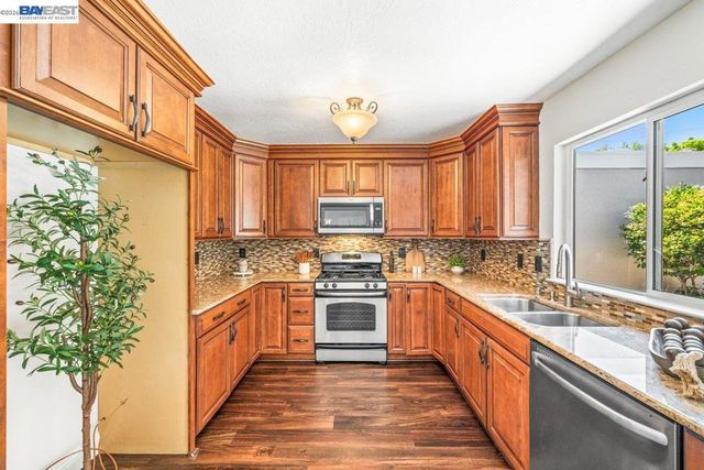 2375 Goldcrest Circle, Pleasanton, CA 94566