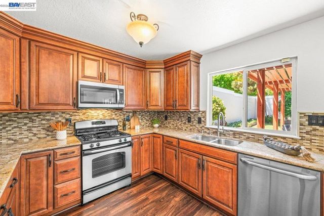 2375 Goldcrest Circle, Pleasanton, CA 94566