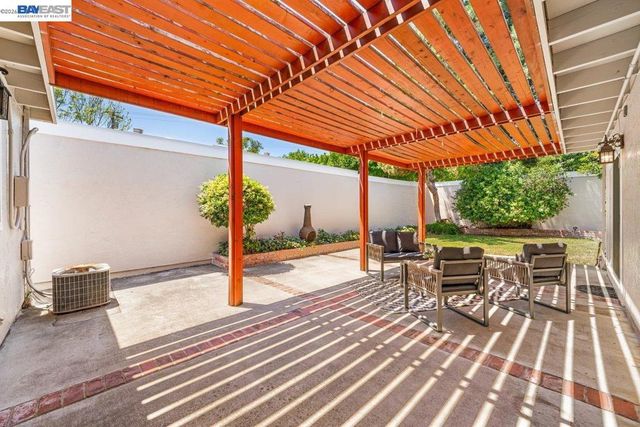 2375 Goldcrest Circle, Pleasanton, CA 94566