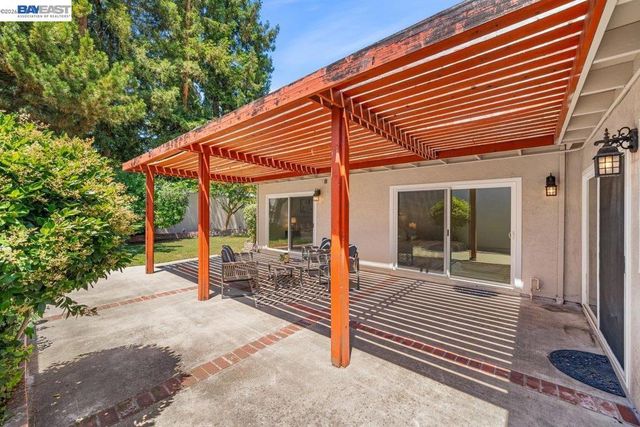 2375 Goldcrest Circle, Pleasanton, CA 94566