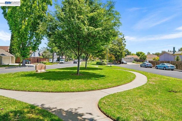2375 Goldcrest Circle, Pleasanton, CA 94566