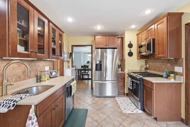 31 Wildrose Ave, Worcester, MA 01602