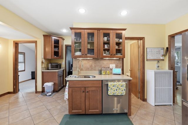 31 Wildrose Ave, Worcester, MA 01602