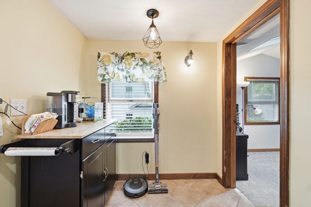 31 Wildrose Ave, Worcester, MA 01602