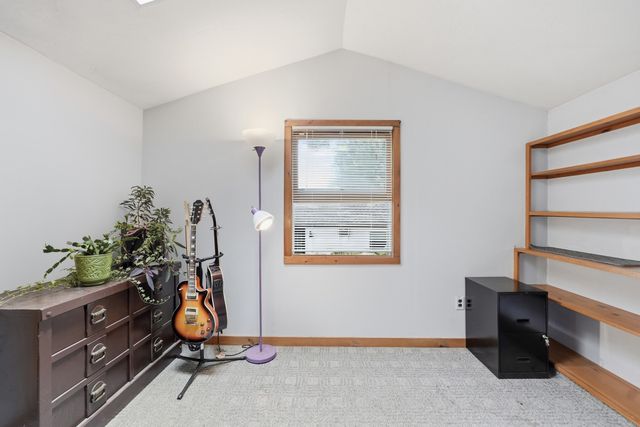 31 Wildrose Ave, Worcester, MA 01602