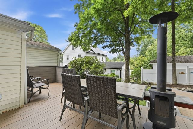 31 Wildrose Ave, Worcester, MA 01602