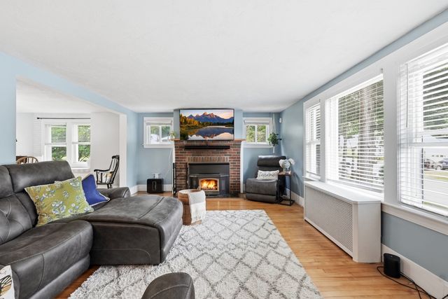 31 Wildrose Ave, Worcester, MA 01602