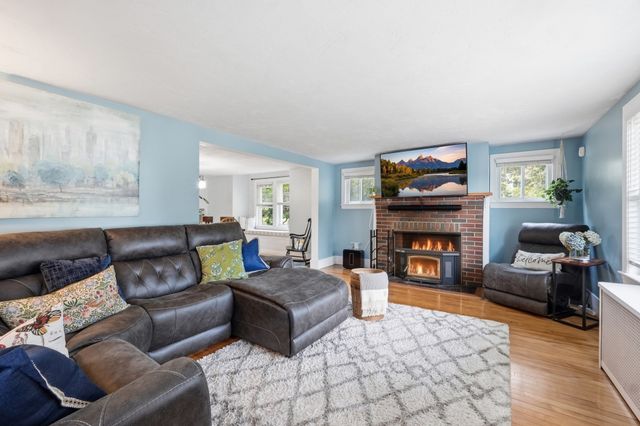 31 Wildrose Ave, Worcester, MA 01602
