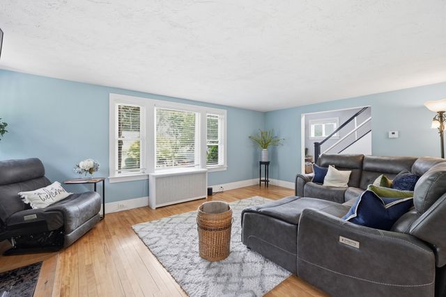 31 Wildrose Ave, Worcester, MA 01602