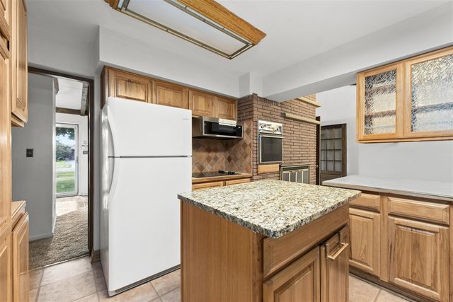 219 Ottawa Drive, Troy, MI 48085