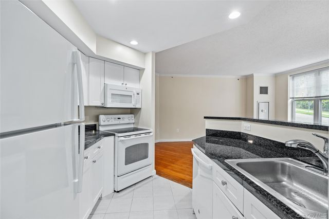 300 Mamaroneck Avenue 201, White Plains, NY 10605