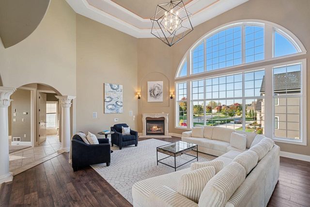 18290 Prairie Falcon LANE, Brookfield, WI 53045