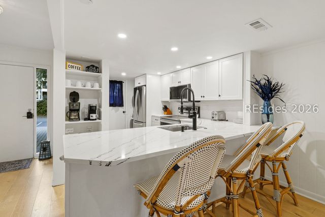 31 S Forest Beach Dr Apt 34, Hilton Head Island, SC 29928