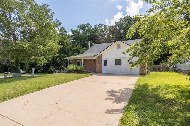 20756 Lakeshore Drive, Springdale, AR 72764