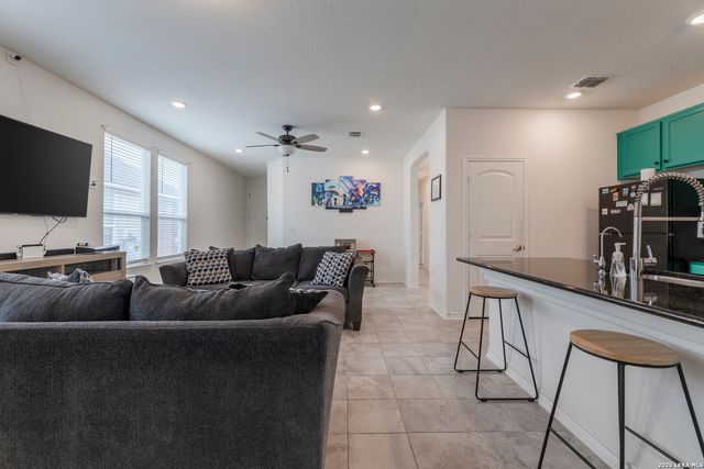 6422 Hibiscus Falls, San Antonio, TX 78218