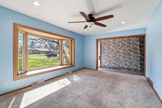 6731 S 111th STREET, Franklin, WI 53132