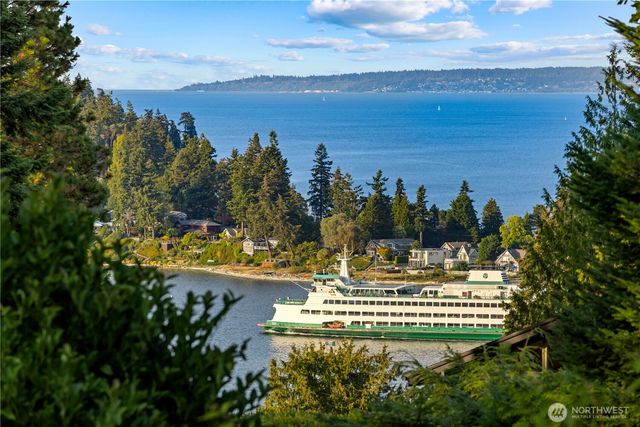 10785 Bill Point Crest NE, Bainbridge Island, WA 98110