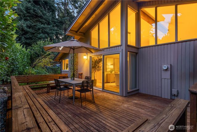 10785 Bill Point Crest NE, Bainbridge Island, WA 98110
