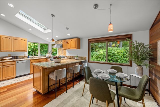 10785 Bill Point Crest NE, Bainbridge Island, WA 98110